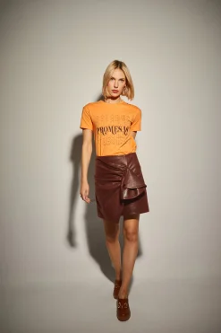 Camiseta Naranja letrero Dolores Promesas