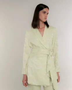 Chaqueta tipo kimono con fajín