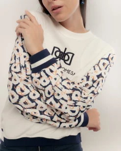 Sudadera mangas letras azules