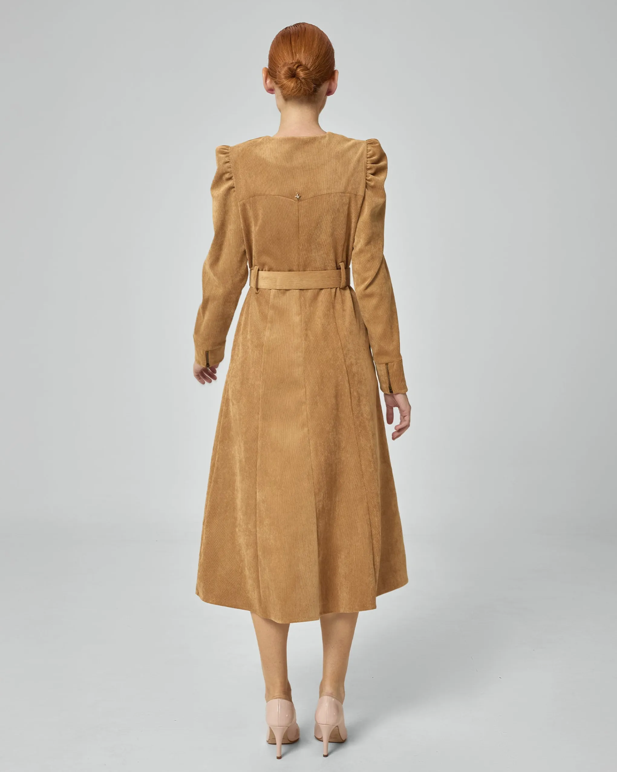 Vestido camel Filipa manga abullonada