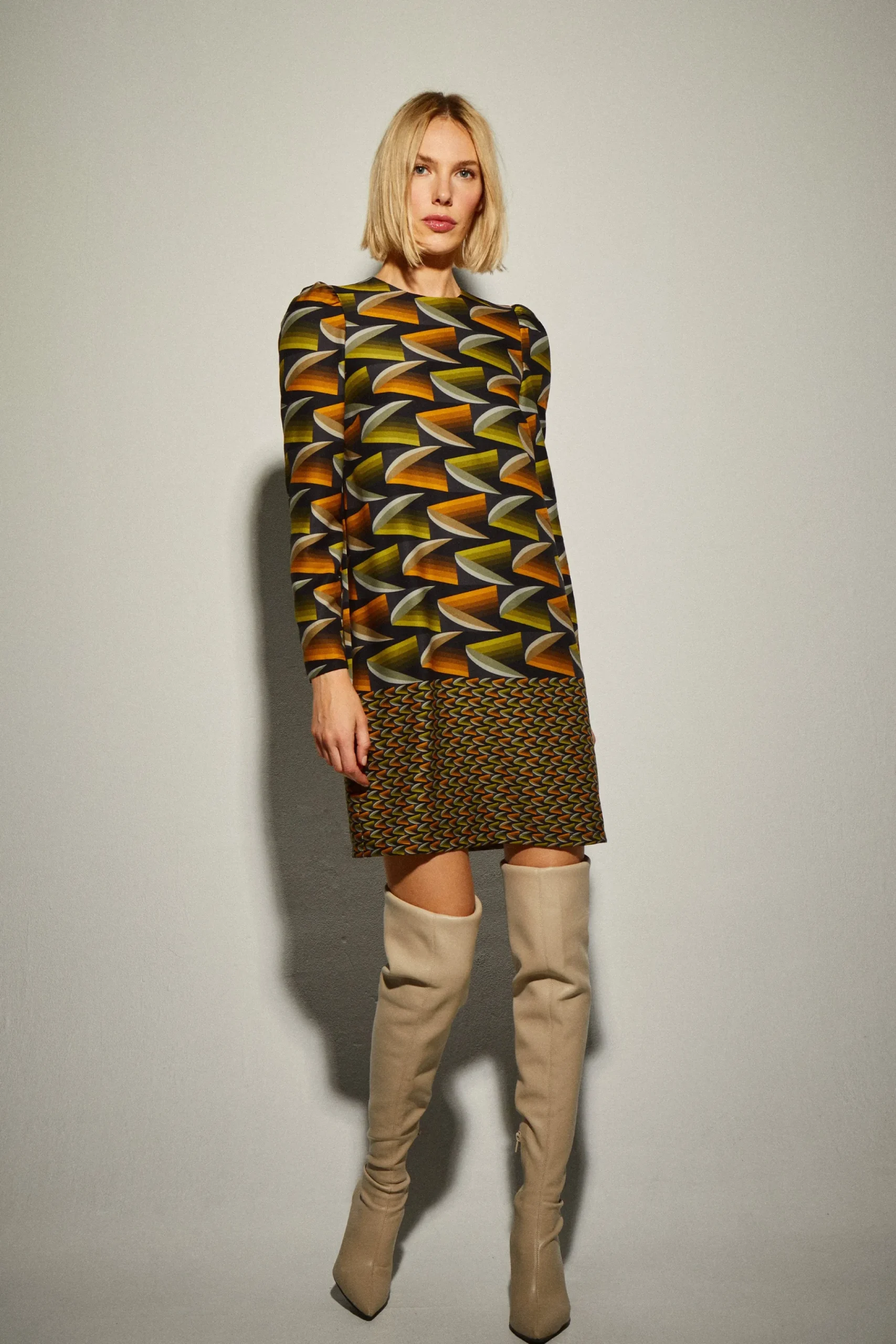 Vestido Corto Estampado Hojas
