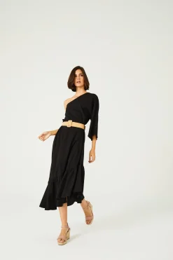 Vestido cuerpo asimétrico cinturón rafia
