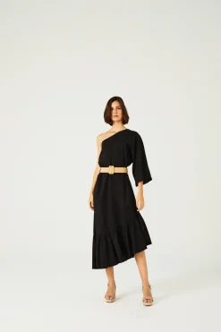 Vestido cuerpo asimétrico cinturón rafia